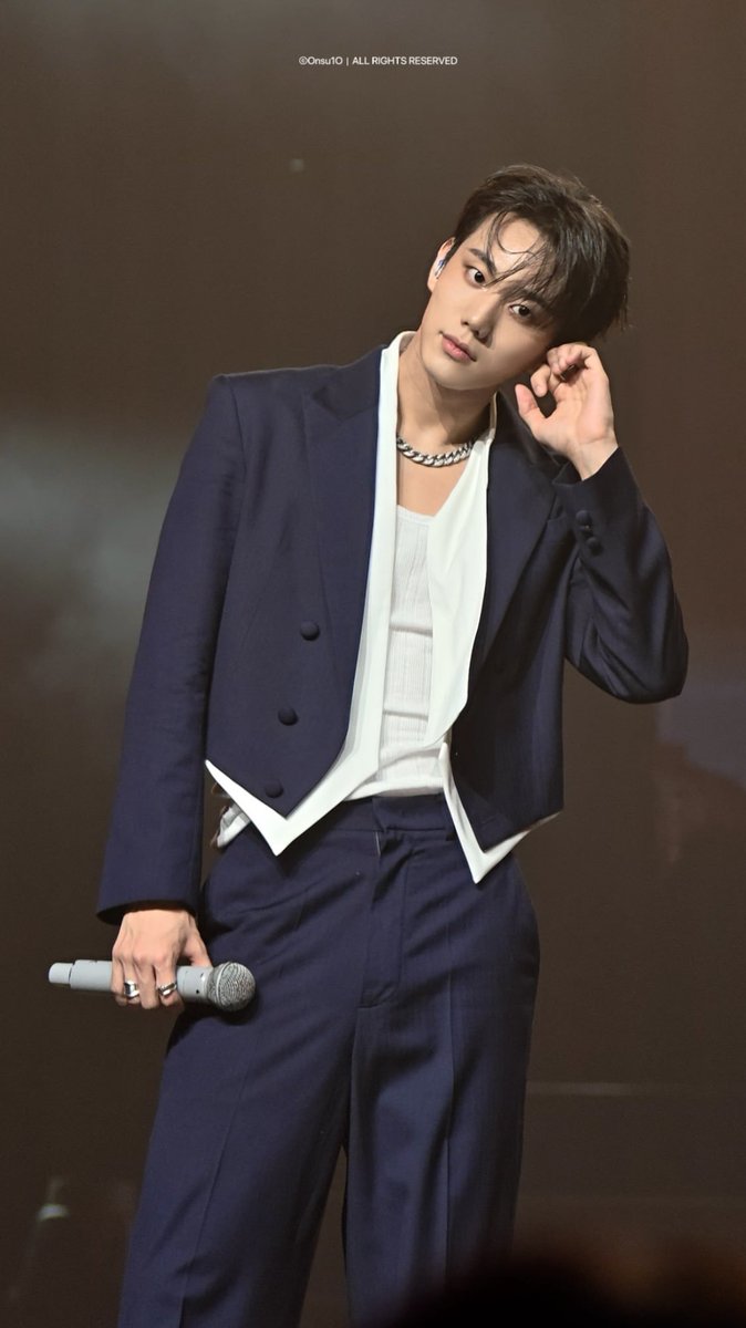 intaksarchive's tweet photo. soooooo handsome https://t.co/OksetD6I84