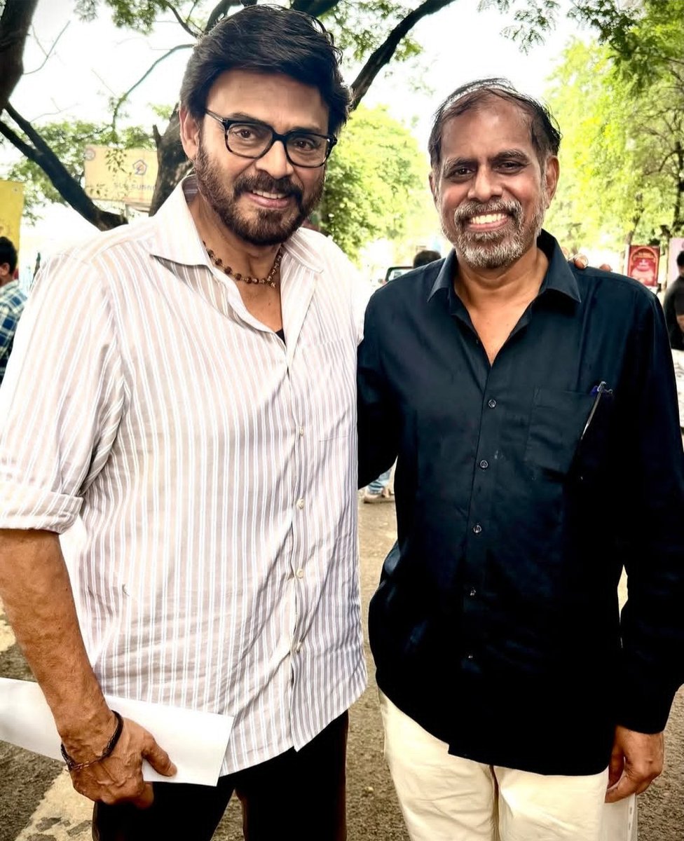 veerutherocker's tweet photo. Selvamani about Venky sir simplicity 😍😍

Venky sir looks bale unnai👌 https://t.co/xOfly08fnS