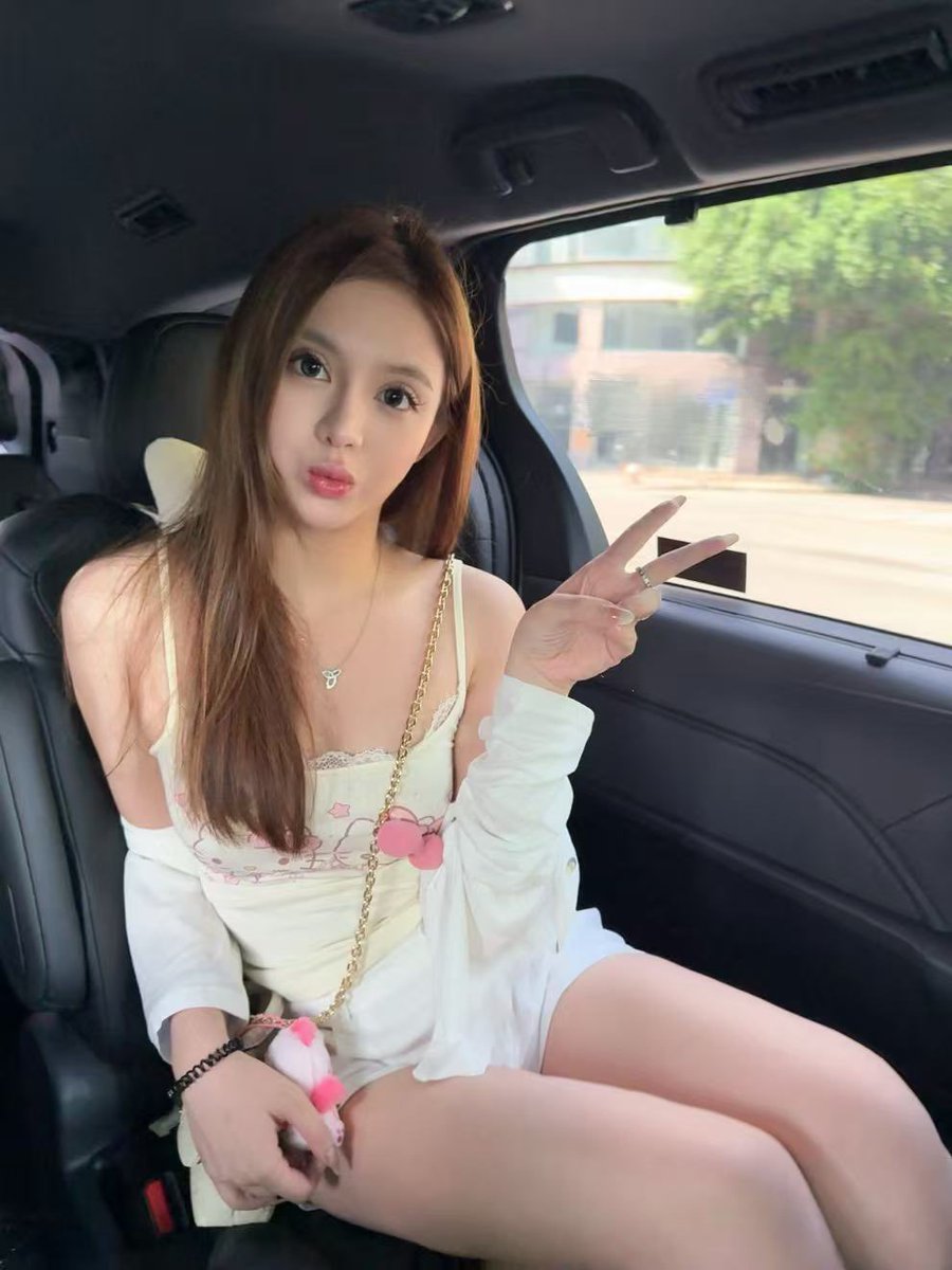 live_firefly's tweet photo. 🌟新星主播登場🌟我們熱烈歡迎乔予彤🤩
暱稱：乔予彤
FIREFLY ID：9586503
身高：171cm
體重：52kg
生日：1997年11月1日，屬牛的哦🐮
星座：天蝎座♏️
地區：中國廣東
個性簽名：喜欢一切让我明媚的人和事
觀看直播一眼就淪陷❤️ https://t.co/VDHVnFIsL2