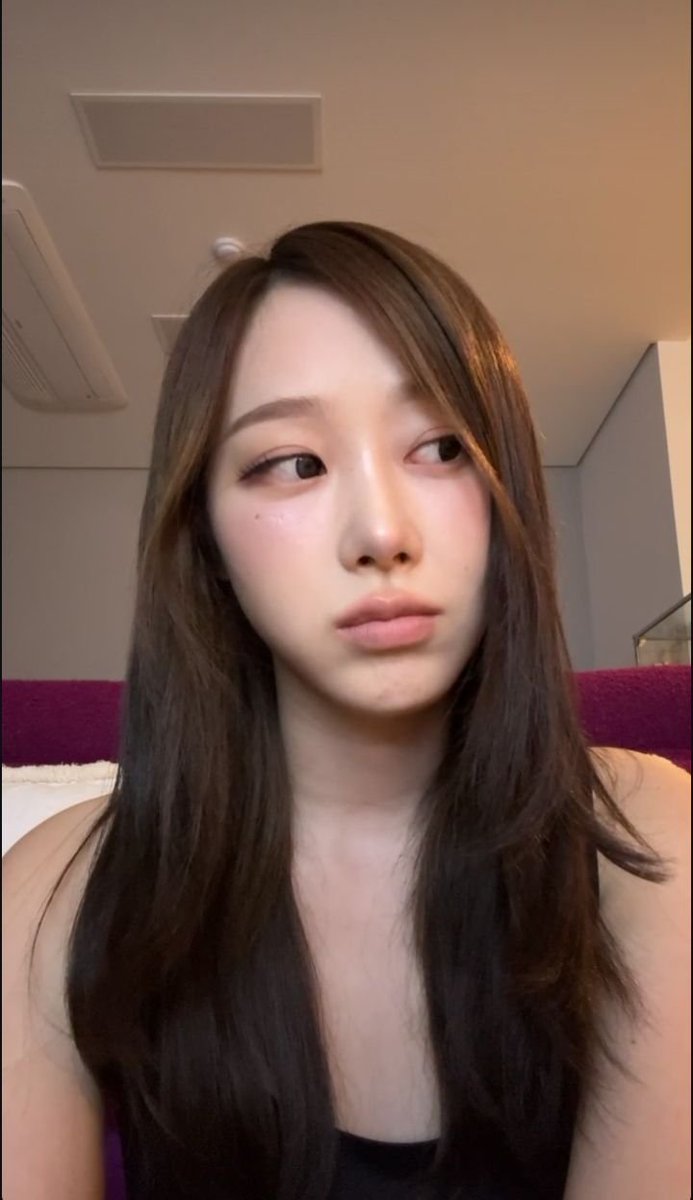 rainreasonc's tweet photo. ⠀⠀⠀⠀
⠀⠀⠀⠀
Two days without leaving my room... I wonder what else I can do in here. 

⠀⠀⠀⠀⠀ https://t.co/a5FU211bvv