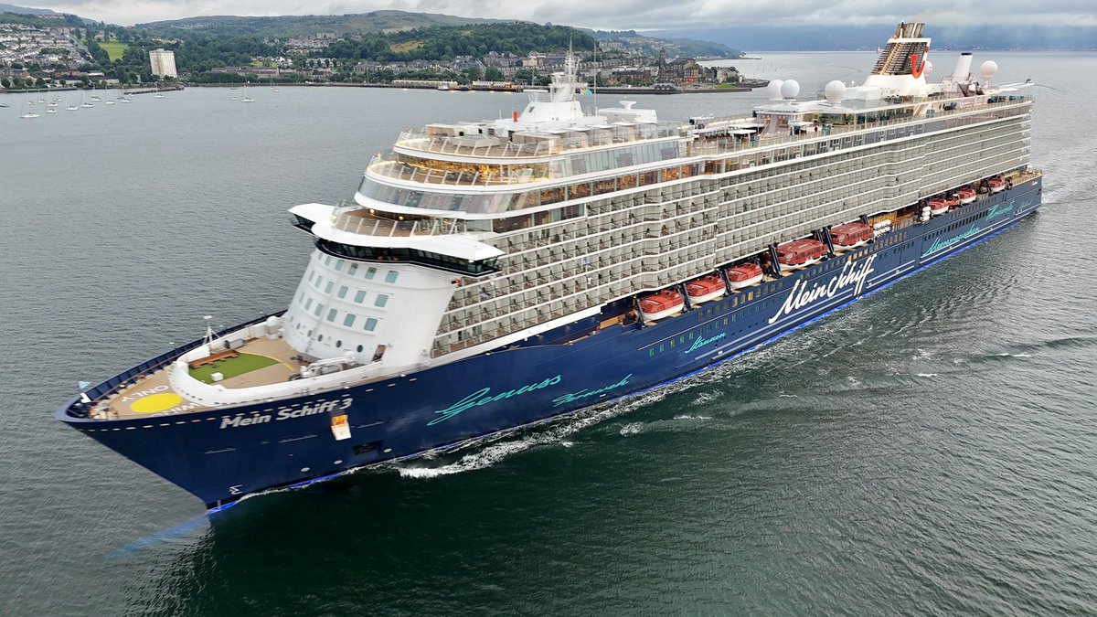 mjgardner73's tweet photo. The @tuicruises #Meinschiff3 sailing passed #Gourock inbound for #Greenock on a very grey morning๐ณ. https://t.co/7z9D8tAEnM