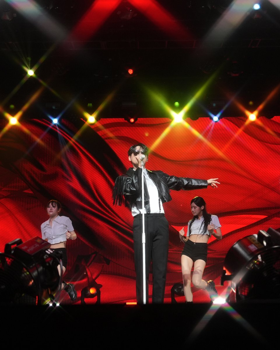 sknlivehk's tweet photo. Which song or performance left the deepest impression on you?
Was it the title track "GRAVITY," or "HOMAGE" with the sunglasses (a look exclusive to the Hong Kong show)?
And of course, we can’t forget "Genie Time," where Junsu went out of his way to grant COCONUTs' wishes! https://t.co/eVO2Z5v6DW