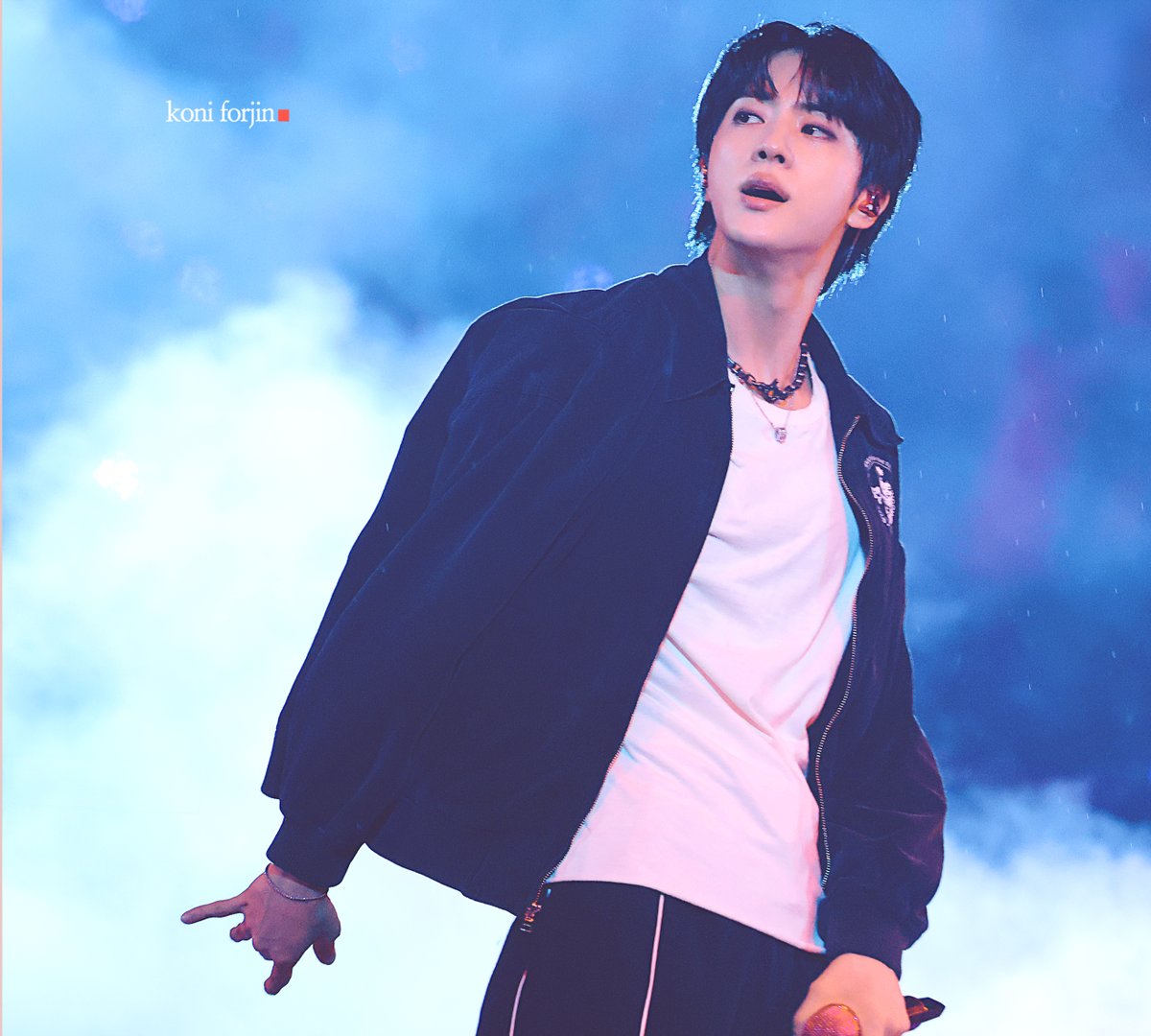 btsforever1207's tweet photo. 260802 BTS ARIRANG East Rutherford HD  

#BTS_WORLDTOUR_ARIRANG #방탄소년단진 #JIN #진 https://t.co/TRhtFDhr3u