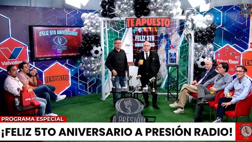 apresion1's tweet photo. Es una noche especial para la familia de #APresión📻 https://t.co/7bG6hLRE9a