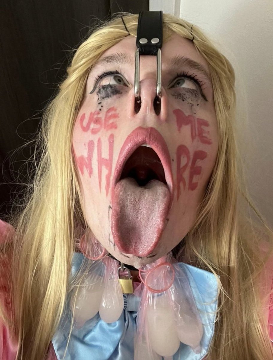 Whore_For_Futas's tweet photo. La puta ramera de @1471Scp45072  solo debe estar abriendo su hocico para atender la polla divina de nuestra diosa @LunarSlutt, tragarse toda porquería que vale mil veces más que tu miserable existencia, agradece que puedas ser preñada pero después de mi, puerquita malparida 🙏🏻🐽 https://t.co/FIL9FyNGsS