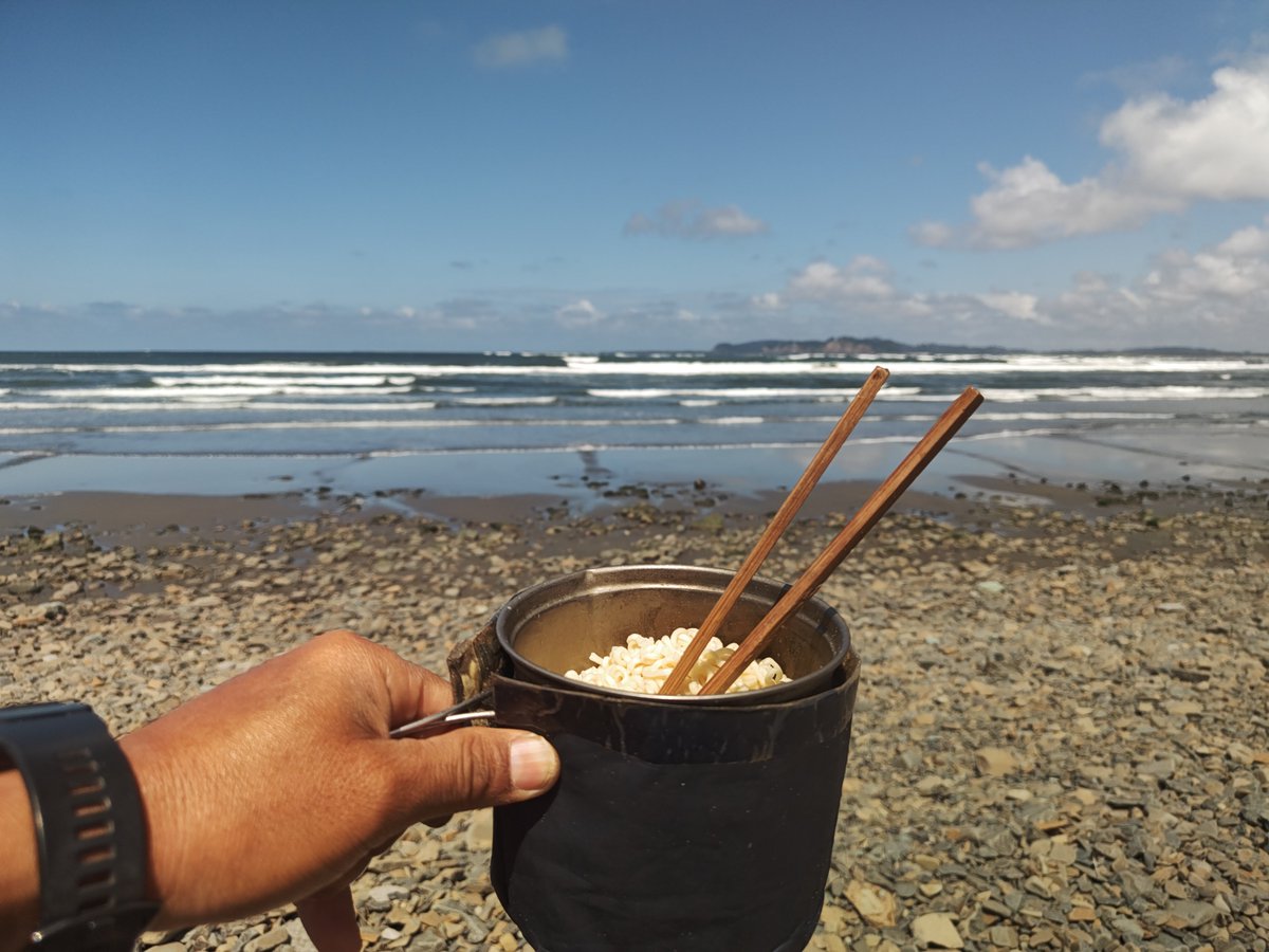 2000wonderer's tweet photo. Jetty itself is not for walking. So I moved to riverside, then made 2pack of ramen noodle for lunch.
Oregon spirits, again! I've done BFOCT.  That was a big summer.
防波堤は歩くなとのことなので、河口側へ移動し昼メシにラーメン2個作りました。
オレゴン魂！BFOCT終了。でけぇ夏だったな https://t.co/rrTg7lA2DY