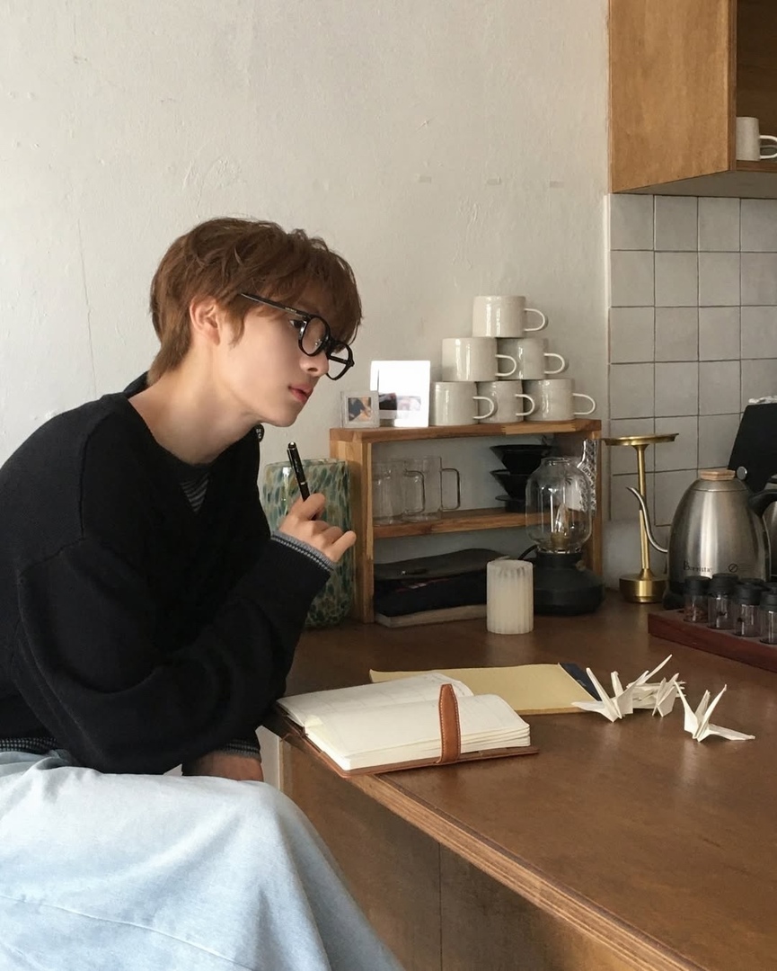 RPWORLDFESS's tweet photo. Aye | There’s something beautiful about starting over and letting new faces become part of your story. I’m currently holding a fresh notebook with empty pages waiting to be filled. So… are you interested in becoming the first page while I begin writing it? https://t.co/hQNehnNUev