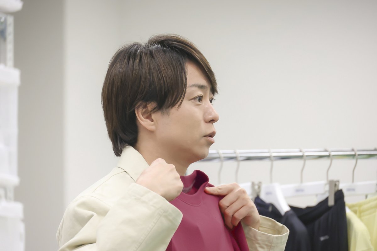 TVGweb's tweet photo. 櫻井翔×「BAKUNE」
コラボ商品発売決定🎉
8/18よりonlineで予約開始

櫻井がデザインを初監修🪡
“翔”に着想を得た“羽ペン”と
メンバーカラー・赤を採用したスウェットに

「BAKUNE 櫻井翔コラボモデル」に
ファンへの思いも反映💭
「僕の温度も感じてもらえたら」

https://t.co/2i9w1nusSE

#櫻井翔 https://t.co/FV4BeYVXbZ