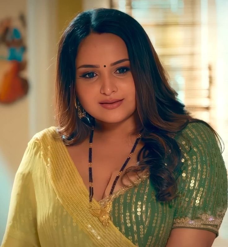 Daddy_x_Nil's tweet photo. हमार भौजी @mamta52764688 , घरे में अकेल रहलिन जब ओकरा के पहिली बेरी हम अपन लवड़ा देखायिली,देखते मान भौजी @mamta52764688 के बुर फड़फड़ाए लगल....
बोलनी " देवरू, तोहर लड़वा देख मूत निकले लगल,"
भौजी बाथरूम गइल,
बुरिया में अंगूरी त ना न करे लगलू भौजी https://t.co/RMbfVQdhnN