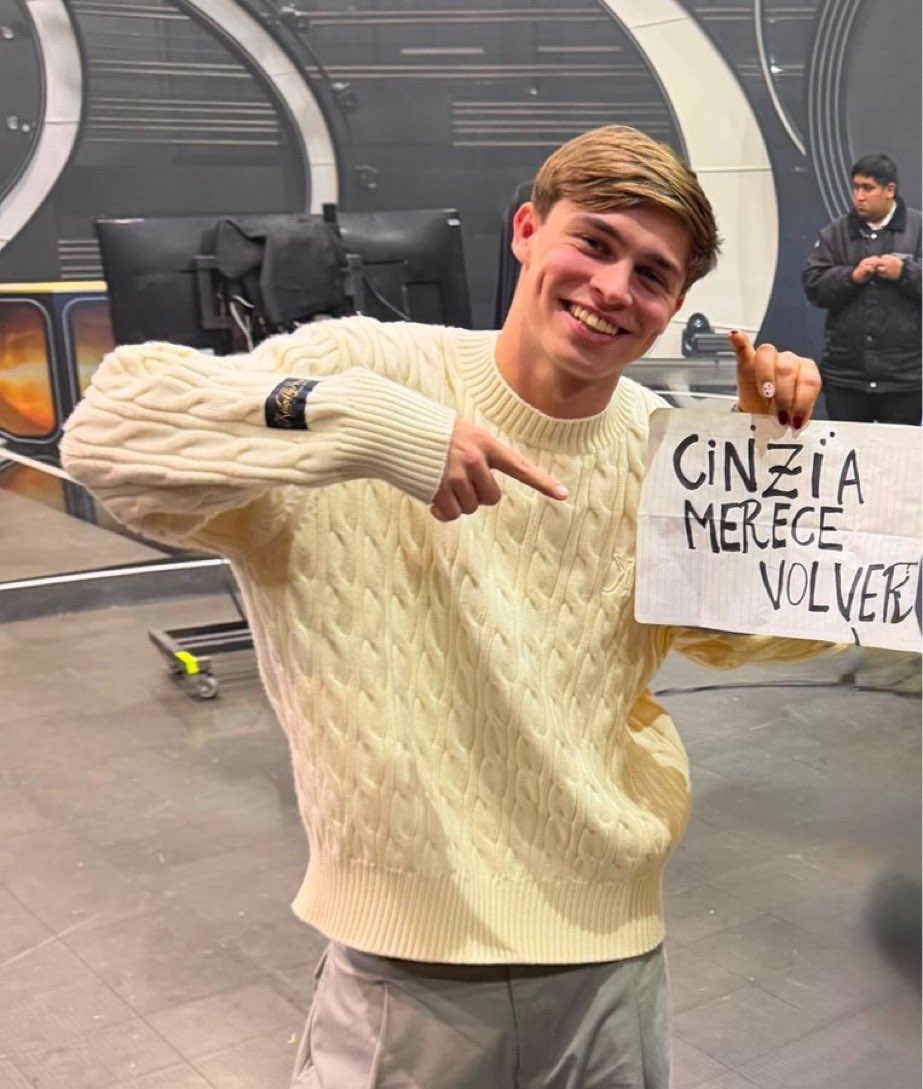 SAPPHICLEN4's tweet photo. el hijo solzia 

#GranHermano #Solzia https://t.co/YJAgO9q7V8