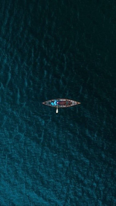 oceanweavee's tweet photo. lost in blue https://t.co/DH9r3LOEif