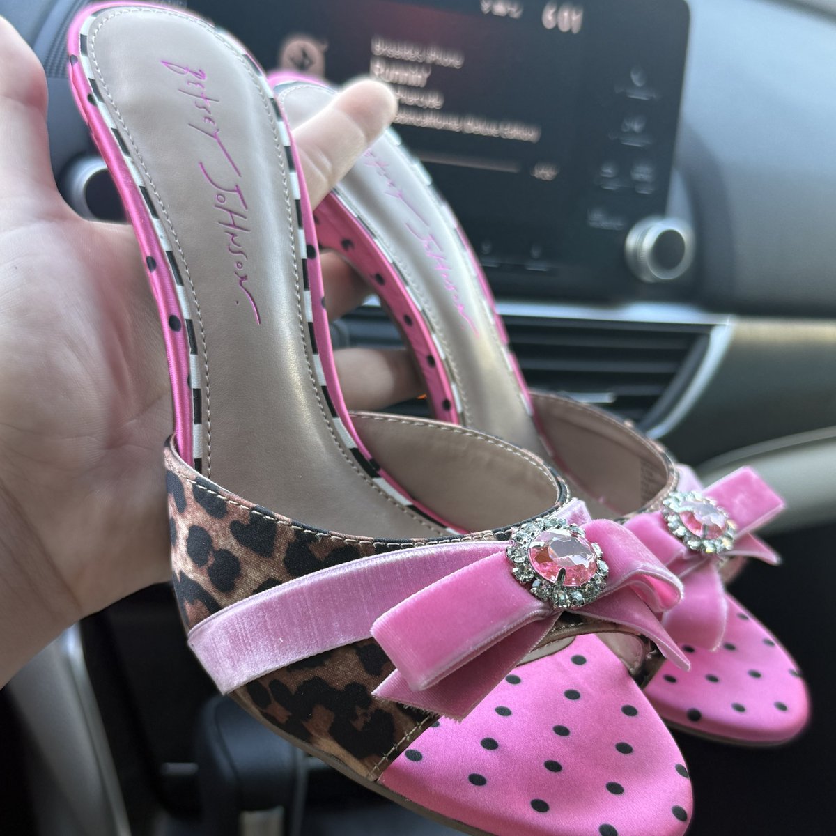 Bitchseida's tweet photo. Bought the CUTEST heels ever today!! Spent the day breaking them in while I worked on my gallery sculpture lol https://t.co/3Dk5f0dASa