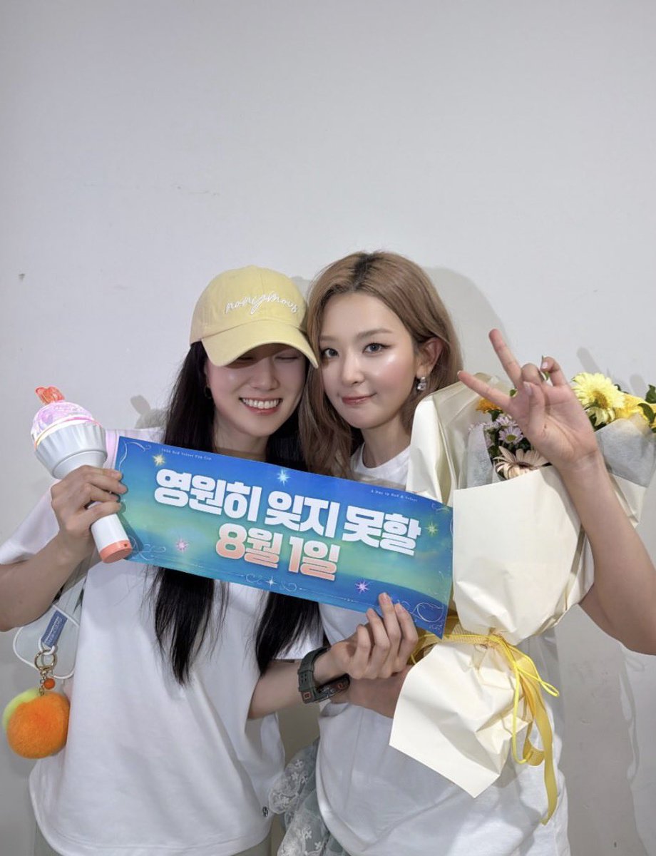 kimjenknee's tweet photo. Ohhh Park Eunbin went to Red Velvet’s fancon?!! https://t.co/wFdBwHTHWn