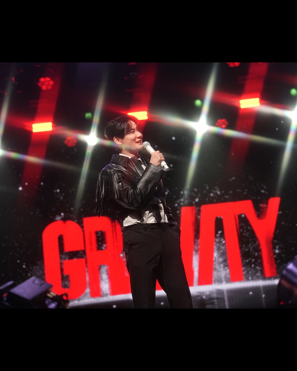 sknlivehk's tweet photo. Which song or performance left the deepest impression on you?
Was it the title track "GRAVITY," or "HOMAGE" with the sunglasses (a look exclusive to the Hong Kong show)?
And of course, we can’t forget "Genie Time," where Junsu went out of his way to grant COCONUTs' wishes! https://t.co/eVO2Z5v6DW