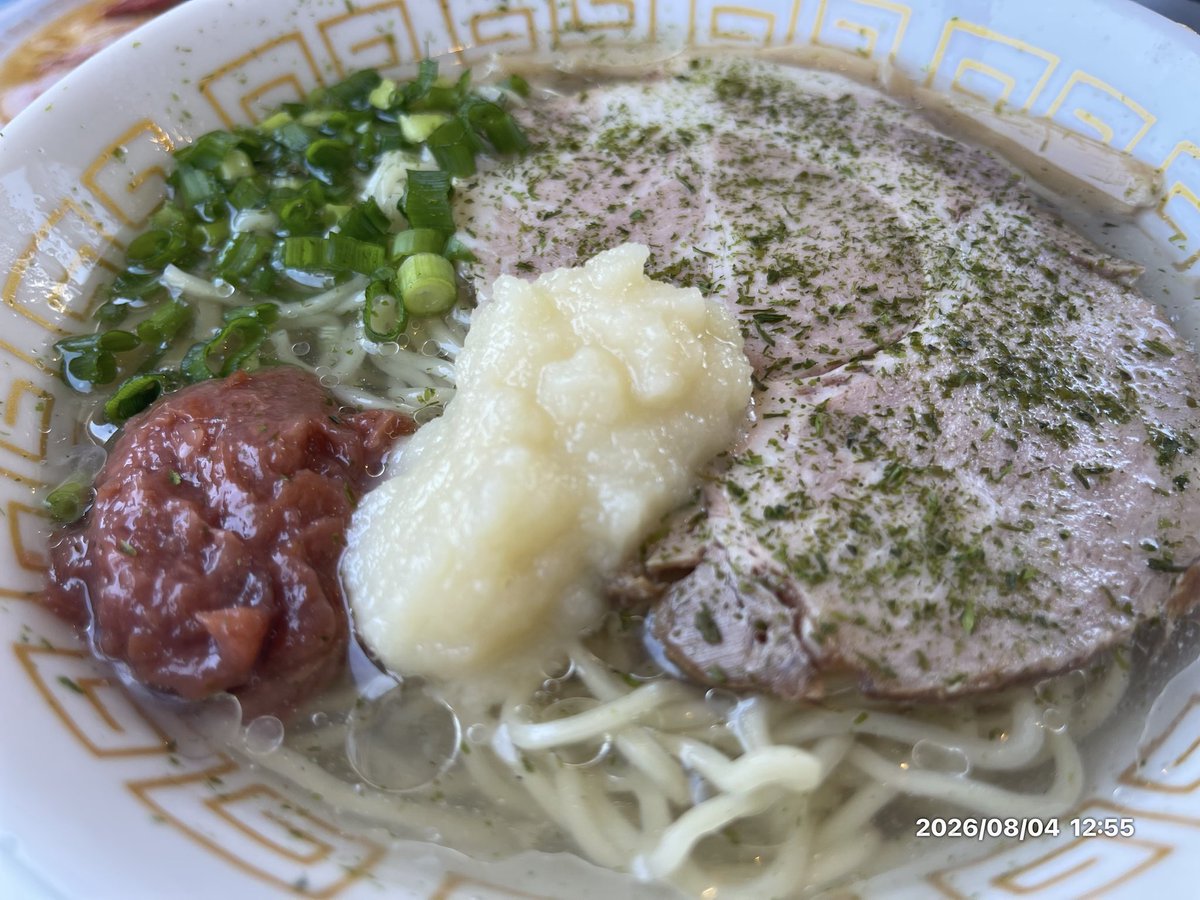 sakae0326's tweet photo. 8/4
本日、あきた総文2026の時間超過調整で午後からお休みをいただきました♪
なので
久々の父との面会前に
横手市外目三ツ塚山21-1
Bistro Home Made にて
夏季限度冷やし梅塩ラーメン大盛ニンニクもっこり🧄
¥1,000を食す！

2026年61杯目🍜
2016年から累計1,251杯目

#BistroHomeMade https://t.co/Xp31UTCzOJ
