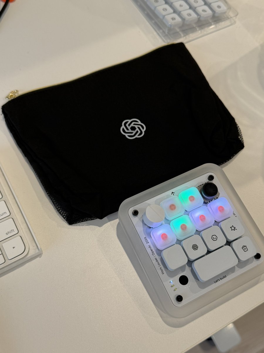 martin_jp_'s tweet photo. 昨日の #GPTworkshop LT登壇でいただいたポーチはCodex Microを入れるのにちょうどよさそう！ https://t.co/yIR3EaaN8q