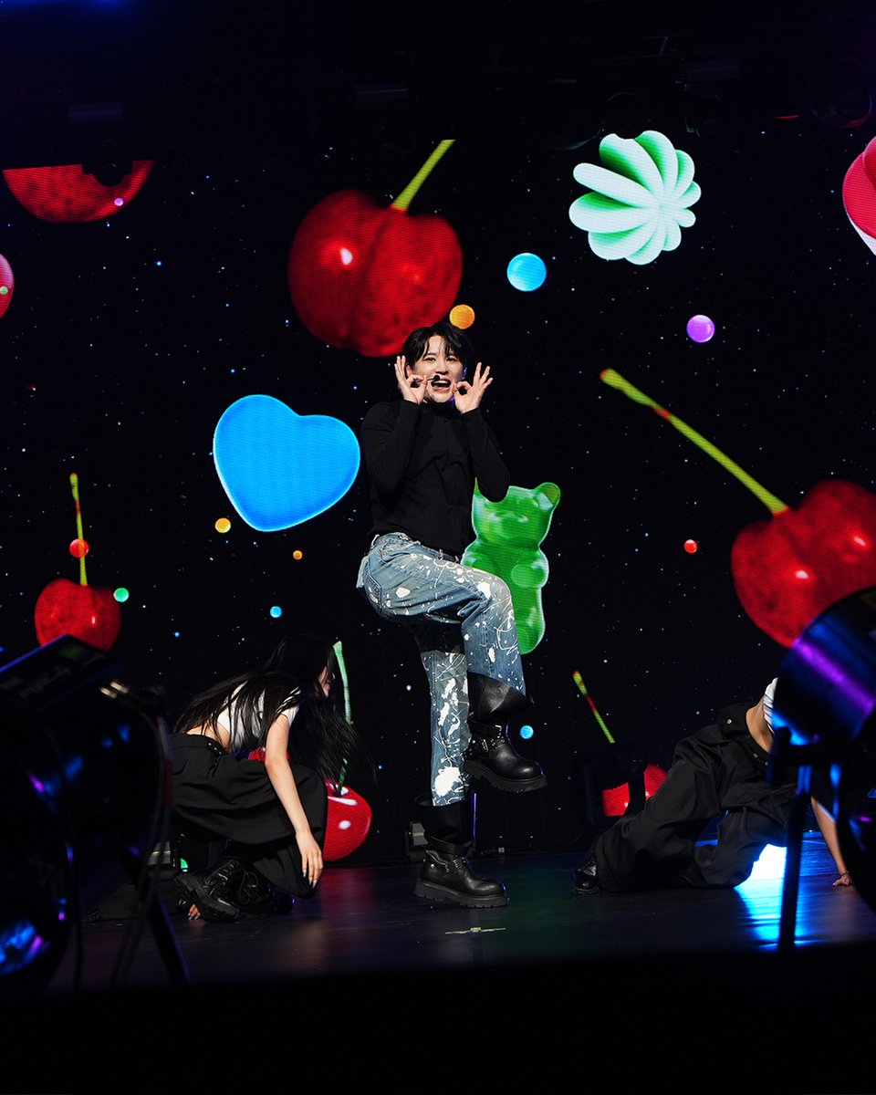 sknlivehk's tweet photo. We’re sure Junsu could hear all the COCONUTs cheering &amp; supporting him from the audience, creating unforgettable memories for everyone to cherish in their everyday lives~

We’ve posted some photos from the show—let’s look back together at the sizzling atmosphere from that night! https://t.co/4DbwCoCfcM