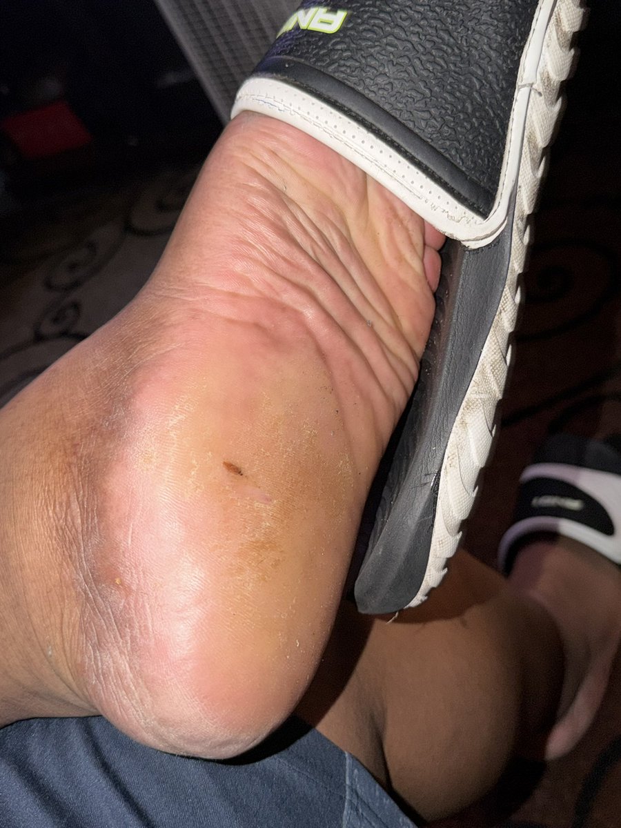 BigBoyFeet97's tweet photo. I need a good boy to give me a foot massage https://t.co/bHjOaKanMl