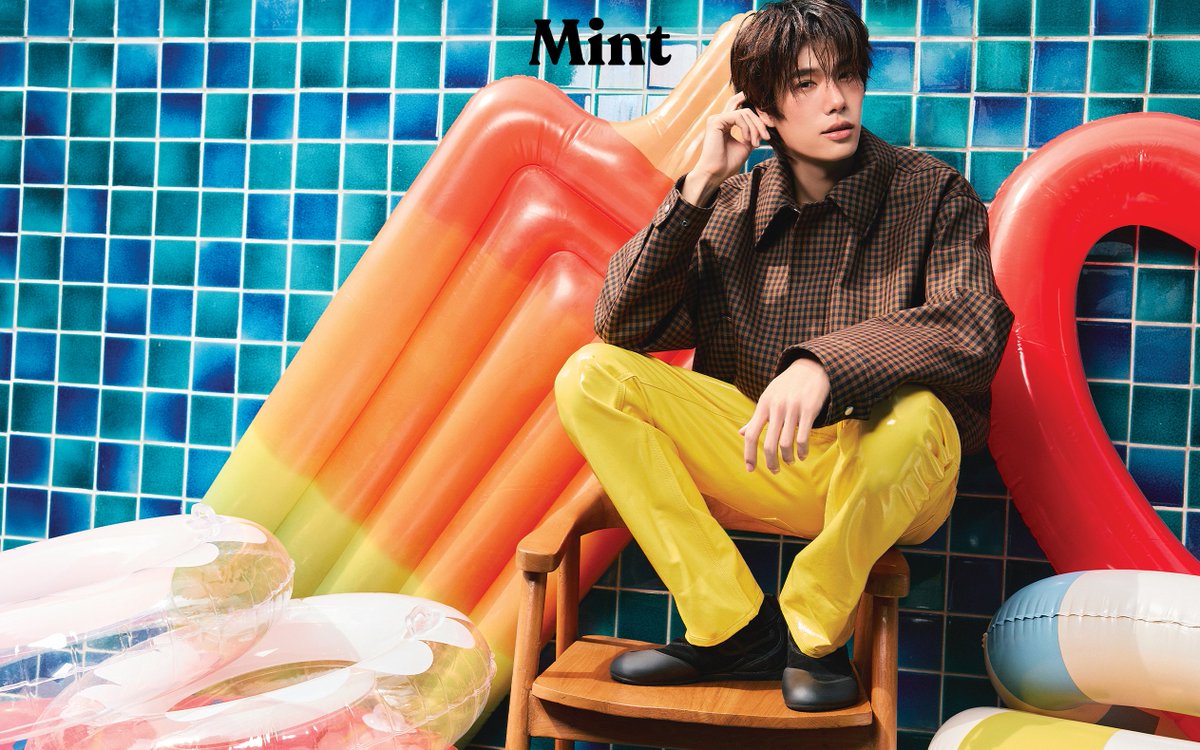 mintmag_th's tweet photo. แก้มลูกพีชชช์! เสิร์ฟภาพแฟชั่นเซ็ตแรกของหนุ่ม ‘ภูวินทร์’ ที่ได้มาเยือน Mint Magazine พร้อมโซโล่ขึ้นปก Mint Vol.35 ด้วยลุคใหม่จาก LOEWE คอลเล็กชั่น Fall/Winter 2026 ที่เต็มไปด้วยเอกลักษณ์อันขี้เล่น คาดไม่ถึง และสนุกอัดแน่นบนดีเทลต่าง ๆ บนไอเท็ม 💚

📸ชมภาพ https://t.co/c7Hb2fTQL3

📍ปักวันเตรียมเป็นเจ้าของ Mint Vol.35 ฉบับใหม่ หน้าปก ‘ภูวินทร์’ พร้อมภาพแฟชั่นเซ็ตปกและบทสัมภาษณ์สุดเอ็กซ์คลูซีฟ ในวันศุกร์ที่ 7 สิงหาคม 2026 เวลา 10:00 น. เป็นต้นไป ที่ LazMall: Mint Magazine Thailand เท่านั้น *นิตยสารพร้อมส่ง

MINT X PHUWIN LOEWE
#PHUWINxMintMagTH
#MintVol35
#LOEWE
#LOEWEFW26
#phuwintang
#MintMagTH