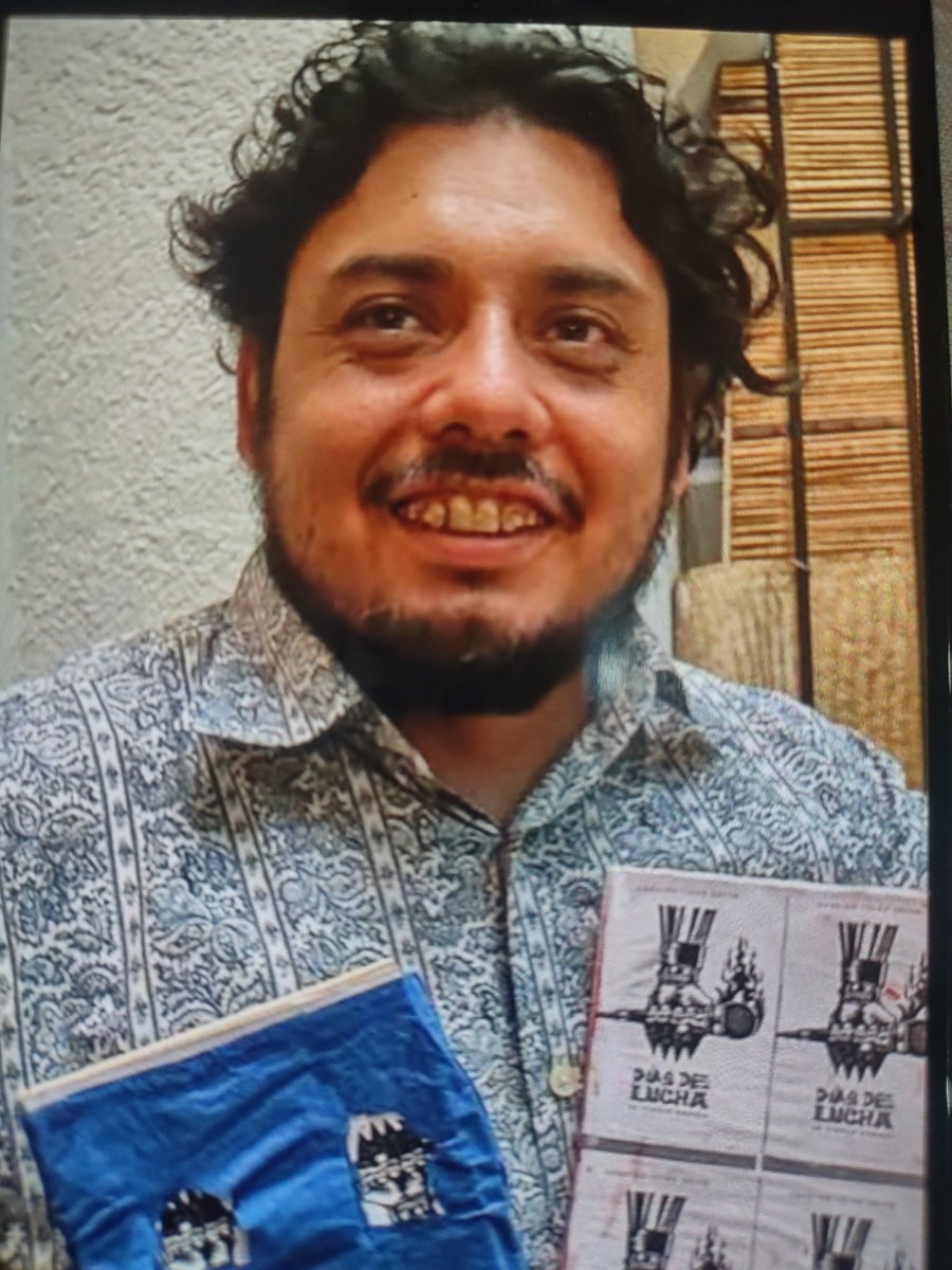 Replica_Tweets's tweet photo. Con todo respeto , dicen que el maestro #ModestoSearaVásquez, fundador de las exitosas universidades de #Oaxaca se está dando de topes bajo tierra; el fin de semana le fue tomada la protesta al primo de @jesusromerooax, al mezcalero @pavellopezgomez como #Rector del #SUNEO 🤯 https://t.co/g6okdJCZrn