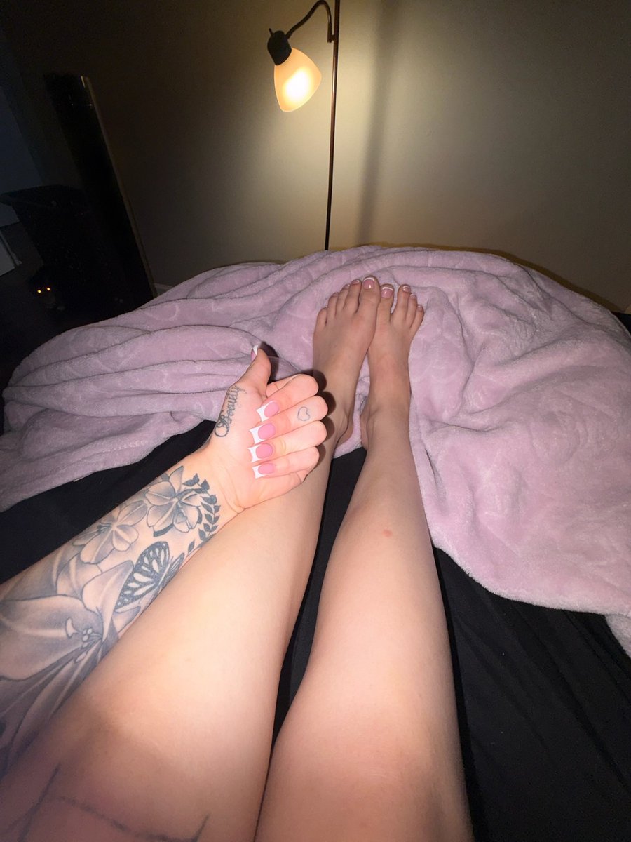 yourfavvvlexy's tweet photo. anybody into toes ;) https://t.co/2OQsUMu1pZ