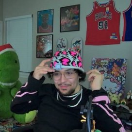 StreamerOutlet's tweet photo. 🚨BREAKING NEWS🚨

Twitch Streamer ElFleek has reportedly left his job in hopes of securing a spot on the YRG Cobbleverse server, but after not making the lineup, he's now without a job. https://t.co/KN5f9WNMC7