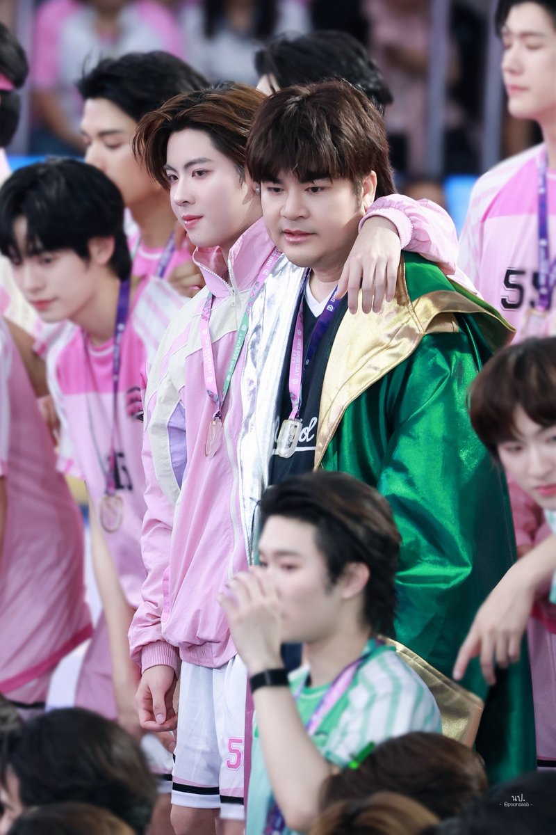 poonseob's tweet photo. มานเปนเฟี้ยวววว มานเกี่ยวคอเจ้าของค่ายไปเลยยยย
 
#Firstone @firstone_wnk https://t.co/yPsqHuZsvK