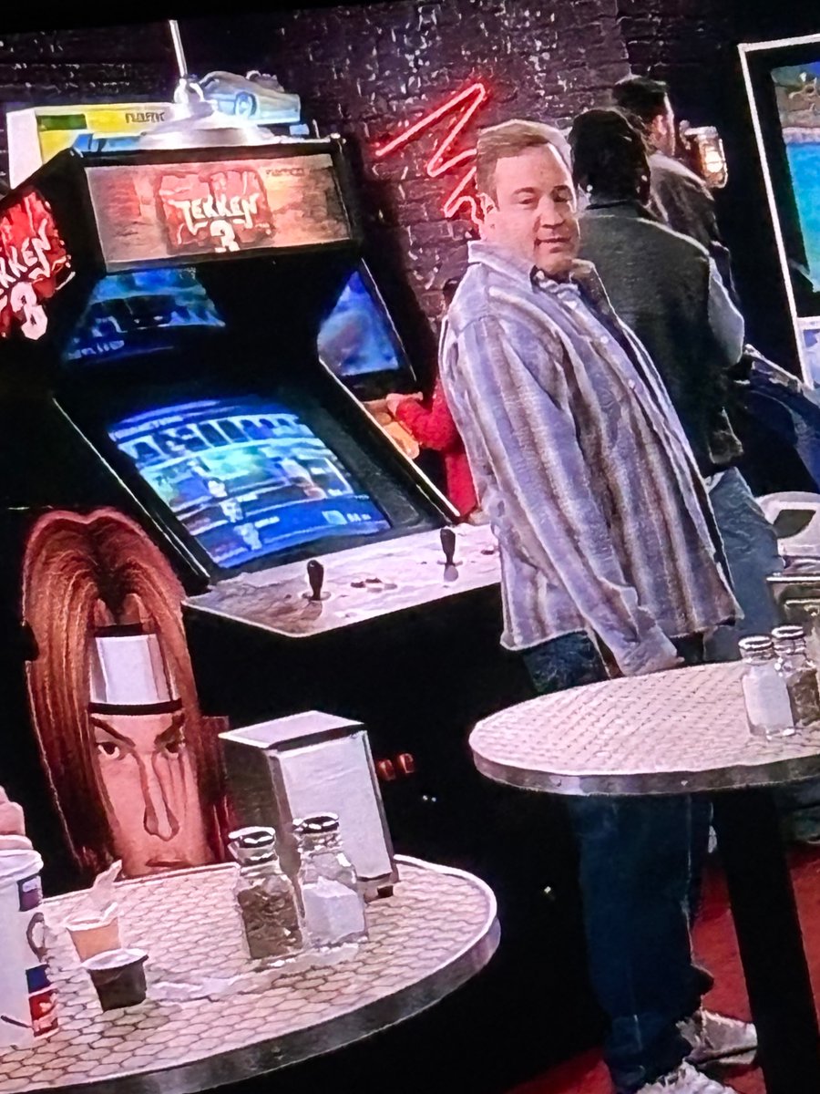 Codes5_'s tweet photo. Forgot that a Tekken 3 cabinet was in an episode of The King of Queens… https://t.co/2lRZMHny5Y