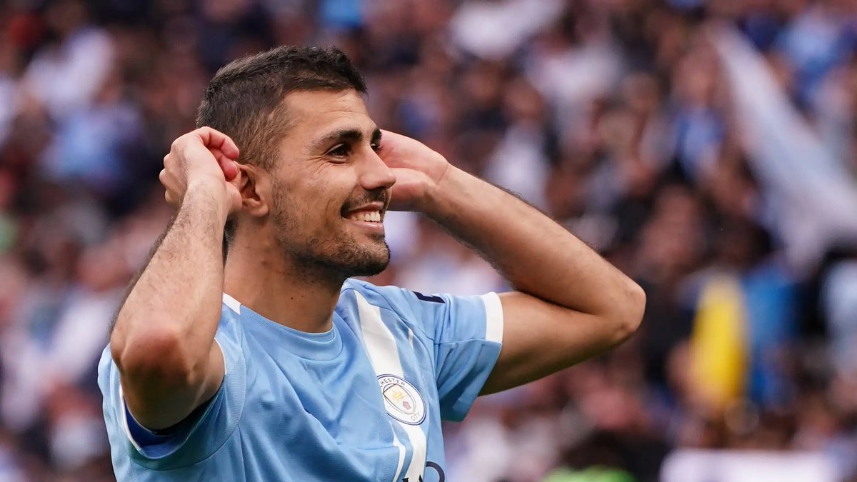 RokaniMediaFB's tweet photo. 🚨@FabrizioRomano: "Man City believe that BARCELONA could join the race for RODRI!  This is why Man City are not finalizing the deal to send Rodri to Real Madrid yet, because they believe that Barcelona could also be at the table.  It's now up to Rodri himself to tell Man City if he wants to open the door to Barcelona, or if he only wants Real Madrid, as he has ALWAYS indicated that Real Madrid is his favorite destination."