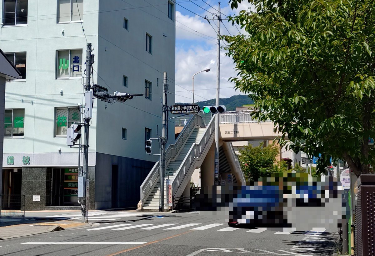 Kitasig's tweet photo. 250と300が共存している交差点
#山梨県 #甲府市 #信号機 https://t.co/cgsBnHRedH