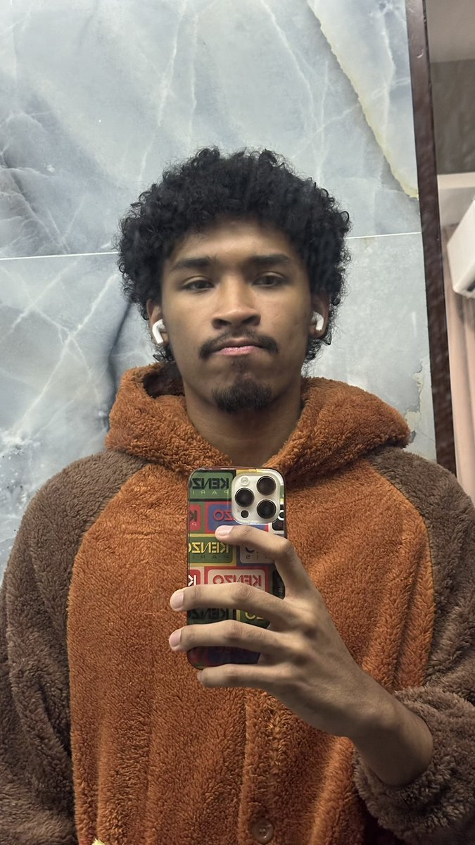 text_tyl's tweet photo. Costume for my prod came in I feel so bonito https://t.co/5C1waTCNQt