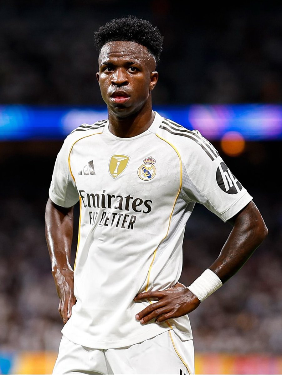 RokaniMediaFB's tweet photo. 🚨@COPE Vini Jr wants a €10M increase on his current salary at Real Madrid + better terms on bonuses and image rights. https://t.co/KkxKFtieCE
