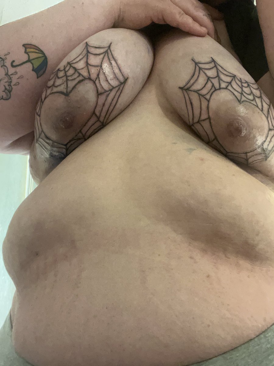 SnowBunnii666's tweet photo. I have got some new tattoos since the last time yall have seen me. #bbw #goth #tattoos #titties #boobs #goth #bnwo #qos #snowbunny https://t.co/cvYZdAau4I