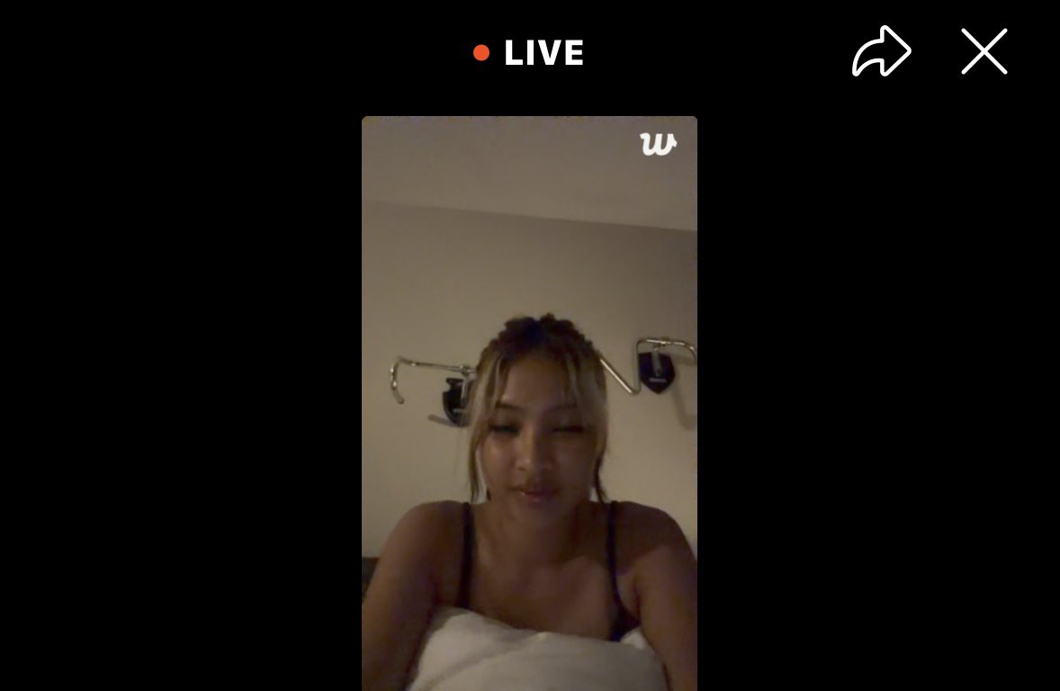 bini_writes's tweet photo. “HELLO! TRY NATIN DI MAG-MEMBERSHIP LIVE..”

COLET IS NOW LIVE ON WEVERSE! Check nyo Blooms kung ma-view nyo kahit di exclusive member. 

THAT’S WHY YOU ARE QUEEN, BOSS! 🥹❤️ #BINI #BINIonWeverse https://t.co/IhdOFaEGln