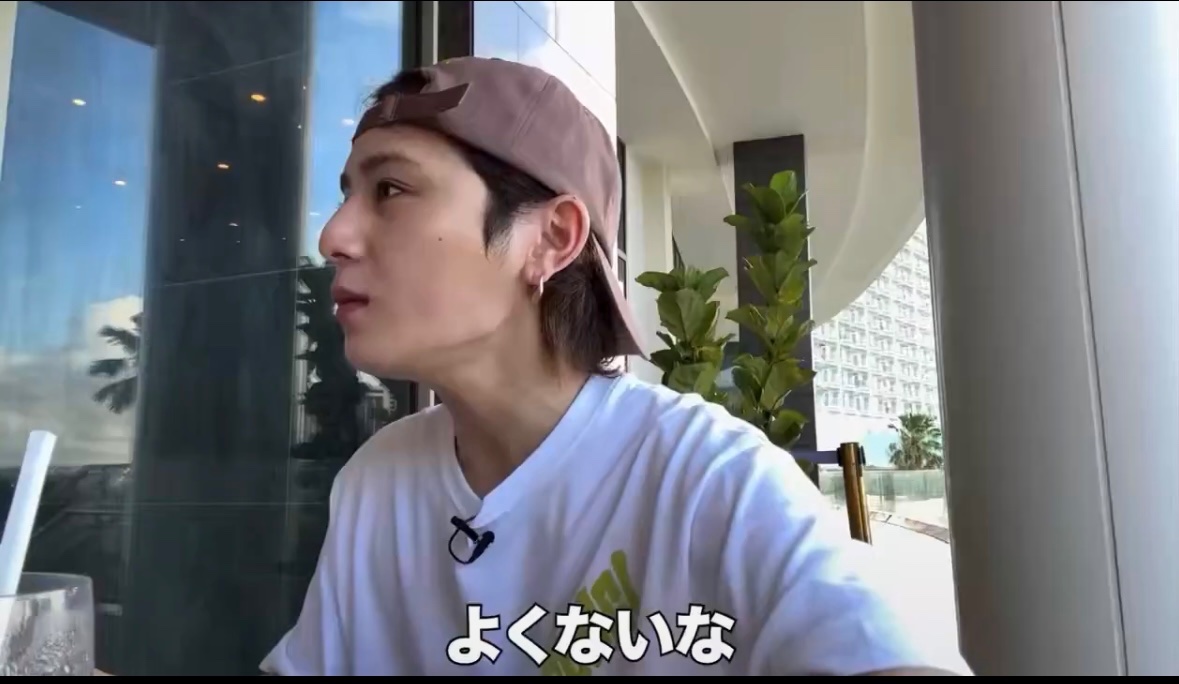 sa6na7's tweet photo. 【神対応】
YouTube海外ロケで菊池風磨さんが遅刻。
山田涼介さんの返しが完璧すぎると話題に。

◆事件の経緯◆
海外での開放感からか、菊池さんが遅刻。
山田さんは『海外で緩む気持ちも分かる』とフォロー。

◆神対応の真髄◆
その上で『自分は許せても、人への敬意は曲げない』
『ニノさん待たせるのは違うよな』と一言。
相手を全否定せず、大切にすべき筋道を伝える姿勢に称賛の声。
上下関係や礼儀を忘れない、山田さんの人間性が光る神エピソード。

◇◇◇◇◇◇◇
これぞ真のイケメン、明日誰かに話したくなる神対応ですね。