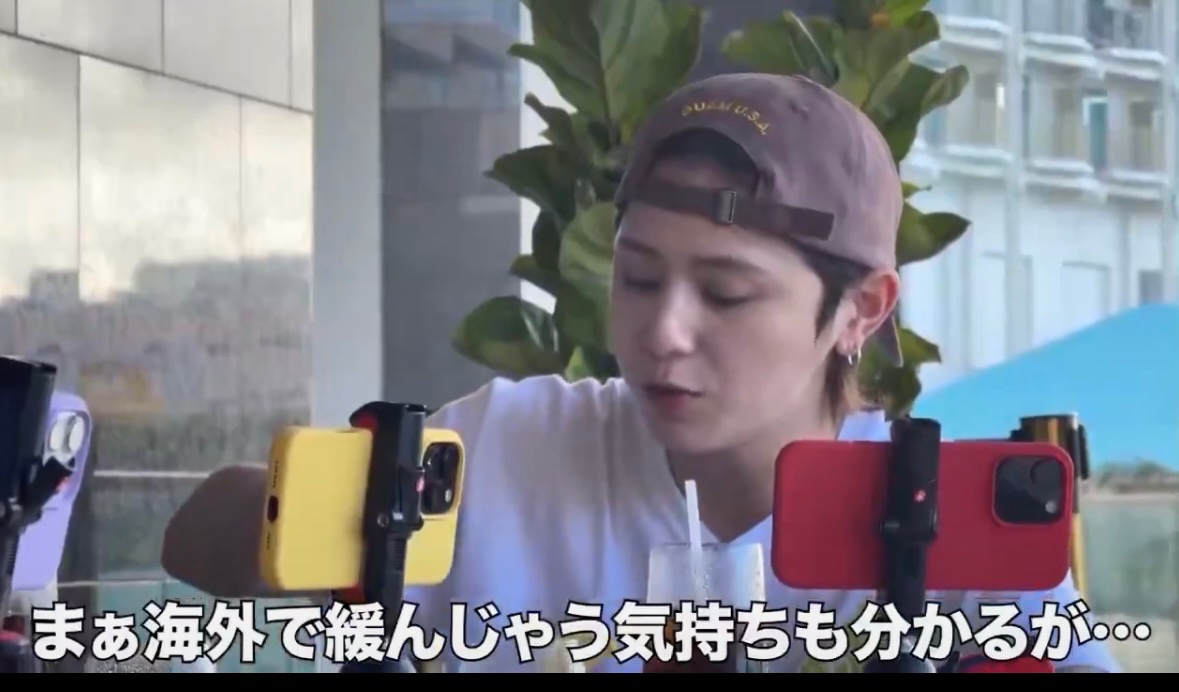 sa6na7's tweet photo. 【神対応】
YouTube海外ロケで菊池風磨さんが遅刻。
山田涼介さんの返しが完璧すぎると話題に。

◆事件の経緯◆
海外での開放感からか、菊池さんが遅刻。
山田さんは『海外で緩む気持ちも分かる』とフォロー。

◆神対応の真髄◆
その上で『自分は許せても、人への敬意は曲げない』
『ニノさん待たせるのは違うよな』と一言。
相手を全否定せず、大切にすべき筋道を伝える姿勢に称賛の声。
上下関係や礼儀を忘れない、山田さんの人間性が光る神エピソード。

◇◇◇◇◇◇◇
これぞ真のイケメン、明日誰かに話したくなる神対応ですね。
