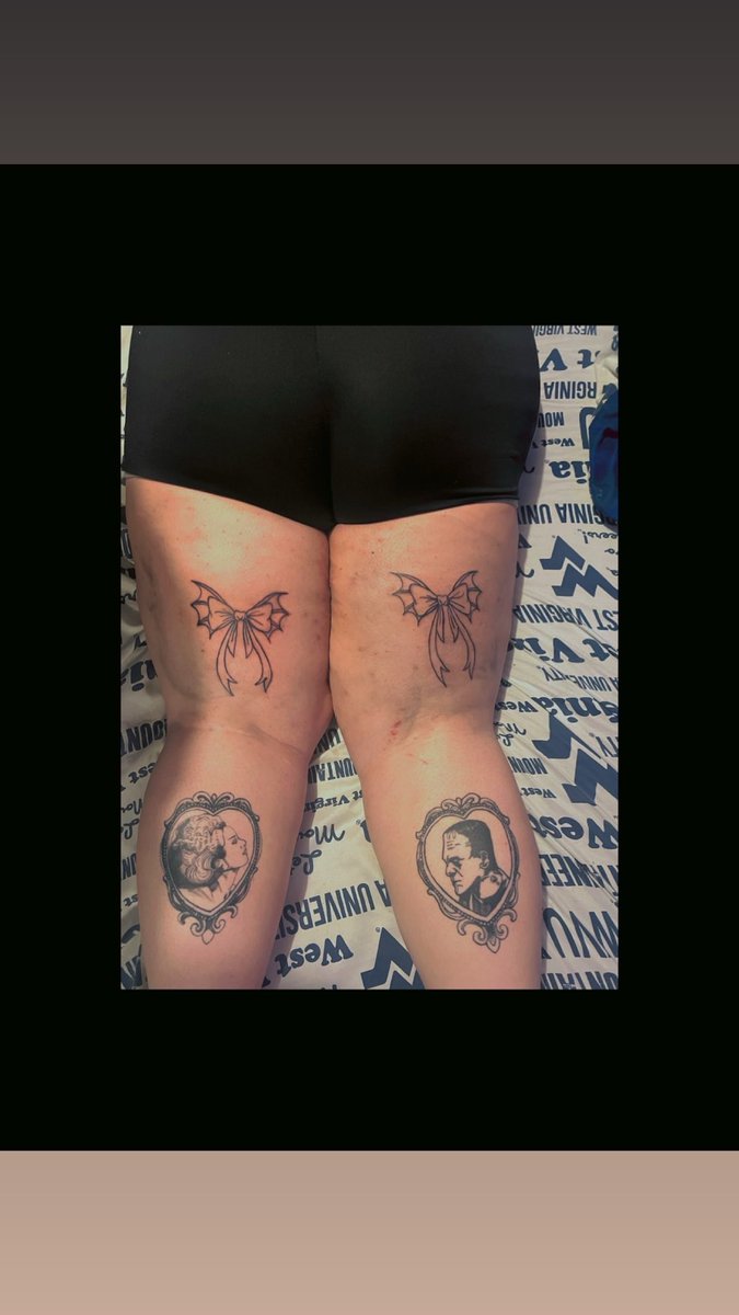 SnowBunnii666's tweet photo. More new tattoos! #bbw #goth #tatoos #qos #snowbunny https://t.co/xBgO6NbnNW