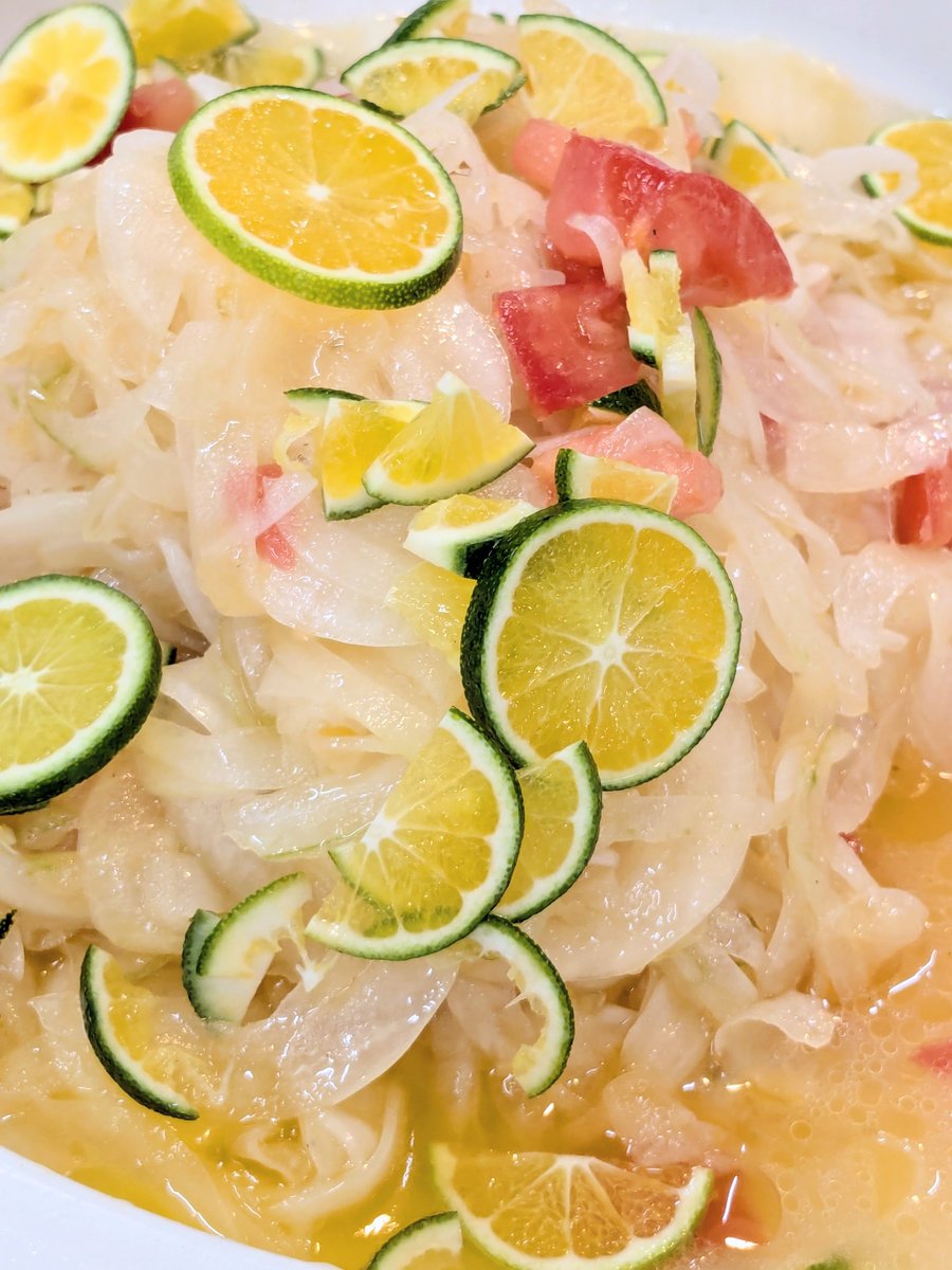 hiroba_organic's tweet photo. 「有機トマトと有機玉ねぎ、
有機サラダみかんの和えもの」

皮ごと食べられる有機サラダみかんでビタミンCを補給しませう🍊

#サラダみかん
#ビタミンC
#医食同源
#吉祥寺昼ごはん https://t.co/zBAANhdOFV