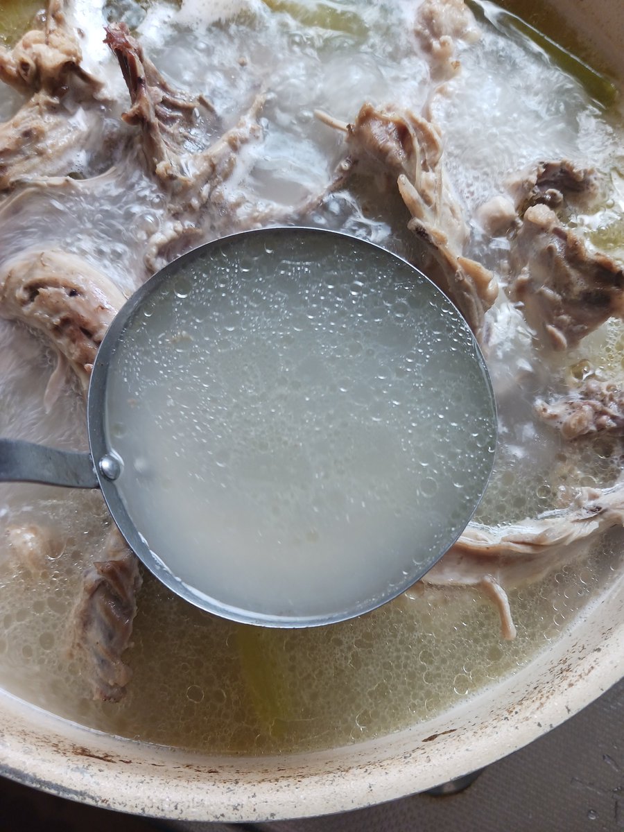 wero4170's tweet photo. 今日は鶏白湯水炊きが
無性に食いたくなったが近場に多分、出してる店が無いから
ほな、自分で作るかぁ〜
まだ途中経過です( ´ ꒳ ` )ﾉ https://t.co/ufctkktN53