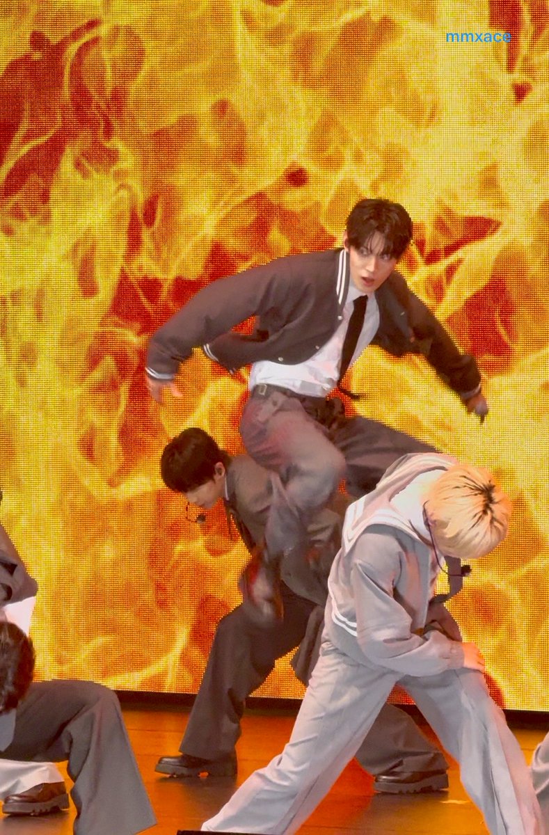 mmxace's tweet photo. The ‘Ignition’ intro is so powerful and those fierce eyes are on fire. Steven, you will always be my intro king. ❤️‍🔥

#STEVEN #스티븐 #AHOF 
#THE_FIRST_SPARK_IN_TAIPEI https://t.co/1Y1aZTYMKG