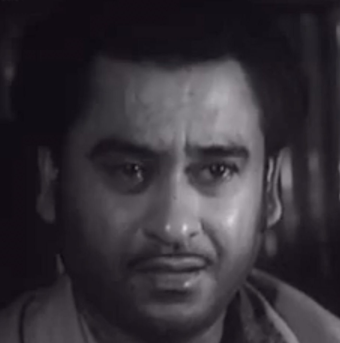 joybhattacharj's tweet photo. Kishore Kumar rendered 'Chingari Koi Bhadke,'  'Kuchh To Log Kahenge, ' 'Kiska Rasta Dekhe,' 'Zindagi Ke Safar Mein' and so many more classics
Shelley simply wrote in his 'Ode to a Skylark'  that 'Our sweetest songs are those that tell of saddest thought.'
Both born on Aug 4th, 137 years apart.