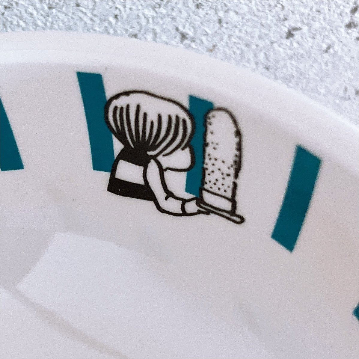 Oneka_08's tweet photo. 百鬼夜行展に何回か行ってる女、ついに食器を買う🍚 https://t.co/NZs5BOZqWm