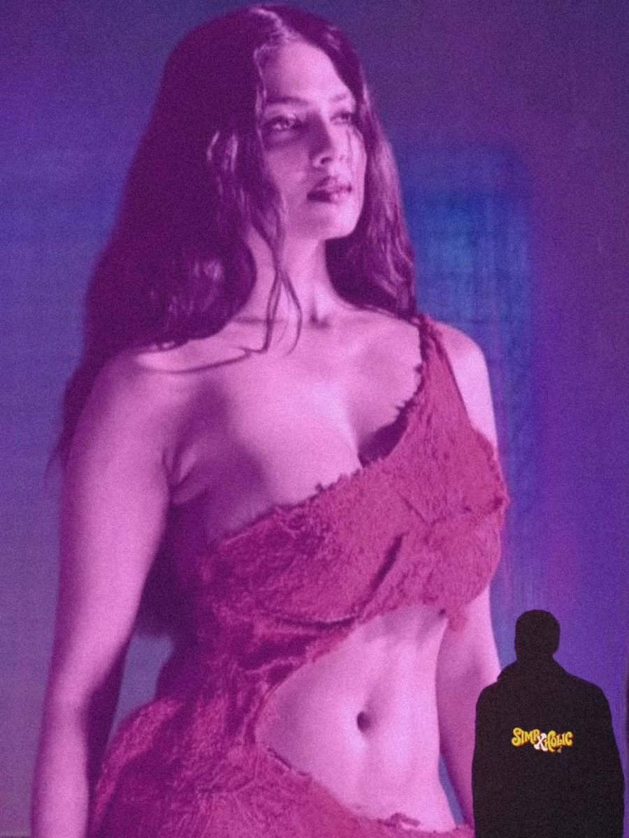 HerObsesssion's tweet photo. Birthday baddie @MalavikaM_ thread🎂🔥

A tribute to how she effortlessly owns every stage of glamour, elegance and pure screen presence.
Every era, every look, every frame... unreal.

1/5
#MalavikaMohanan #HBDMalavikaMohanan https://t.co/NVcy122Ywq