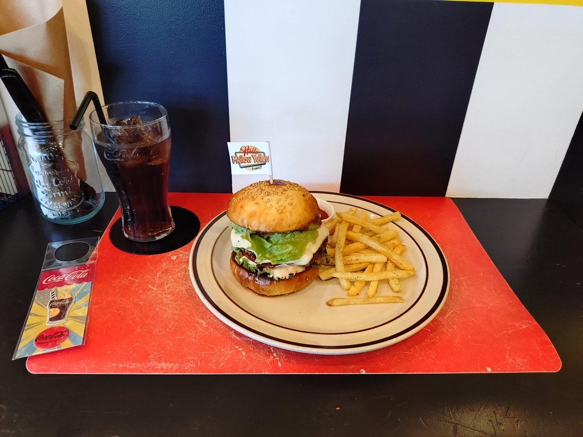 Unknown14741854's tweet photo. 東由利のハロメロ
こういうアメリカンなお店大好き
���の温泉行こうとしたら13時からすか…
明日仕事なので諦めて帰宅(´・ω・｀) https://t.co/IXeqZWX5r0