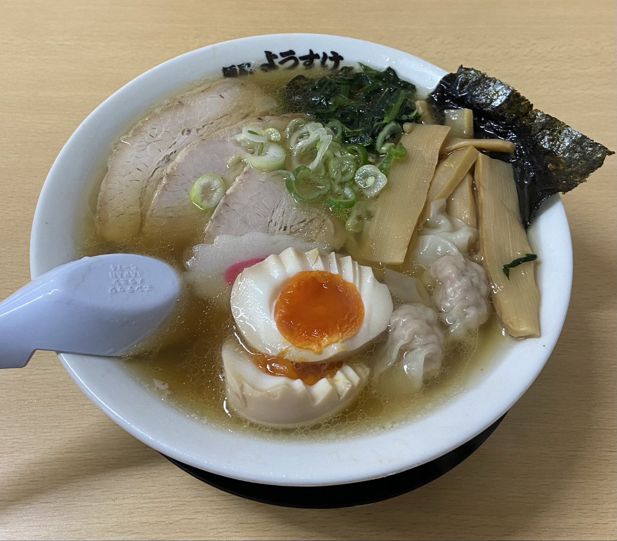 Steppin_life's tweet photo. 佐野来たので2杯目の佐野ラーメン🍜🍜
麺屋ようすけ 本店　特製ラーメン　美味
#佐野ラーメン https://t.co/8wwUj8wLbc