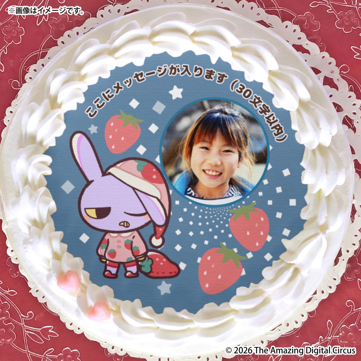 happypriroll's tweet photo. 🎪『#アメイジングデジタルサーカス』🎉

イチゴ柄パジャマを着たポムニたちの描きおこしデザインケーキ＆マカロンが発売決定🍓
メッセージ入りや写真メッセージ入りのデザインもございます🍰

ケーキと同柄の特典缶バッジ付きで全国へお届け🐎💨

詳細は⇨https://t.co/Z2cVFaZXyh
#TheAmazingDigitalCircus