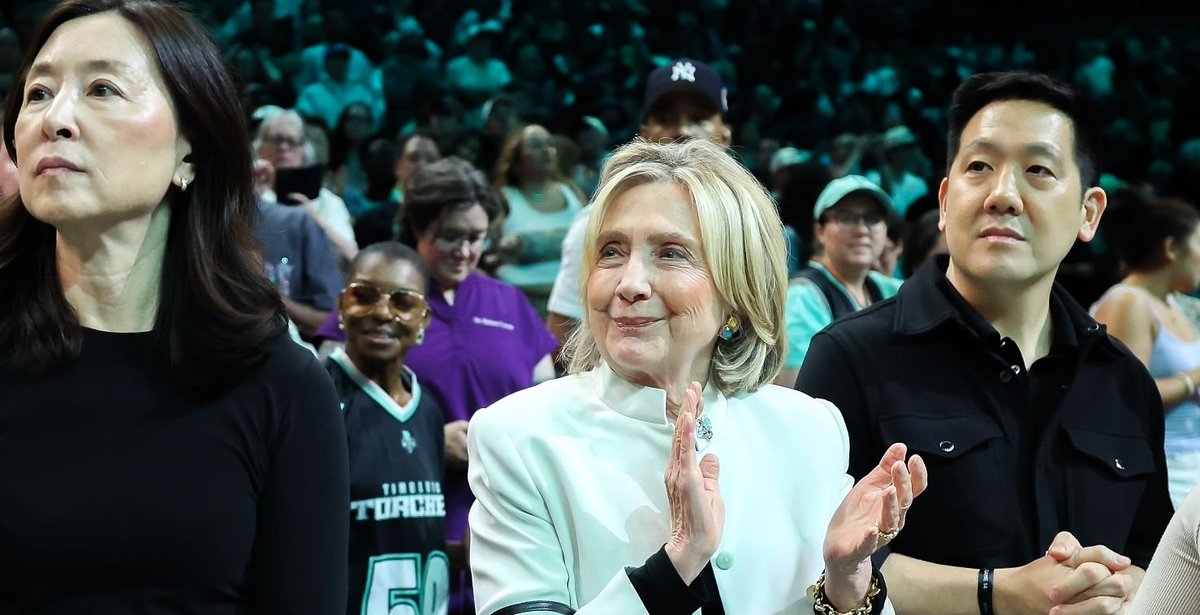 HillaryPix's tweet photo. Last night in Brooklyn 🏀 #WNBA https://t.co/WTFI1NR1r6