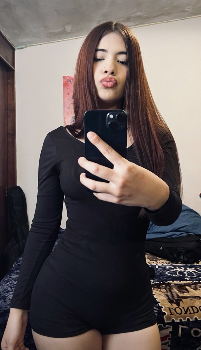 valesimental09's tweet photo. Dm y te mando una sin ropa🤭😘 https://t.co/v85MGay4Pb