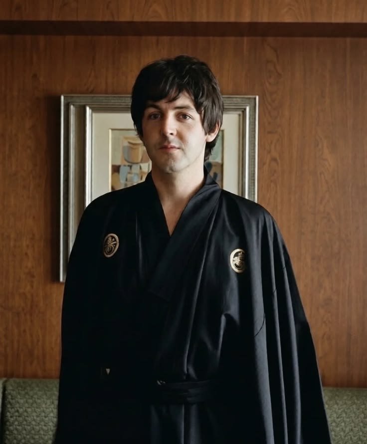 SgtPepper1710's tweet photo. Paul in Tokyo during the Japanese Tour of #TheBeatles, July 1966 https://t.co/OjH6XFm6DZ