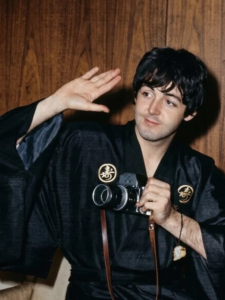 SgtPepper1710's tweet photo. Paul in Tokyo during the Japanese Tour of #TheBeatles, July 1966 https://t.co/OjH6XFm6DZ